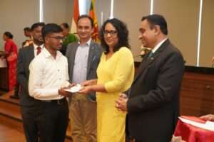 உயர் தர மாணவர்களுக்கு மகாத்மா காந்தி புலமைப் பரிசில் வழங்கல்