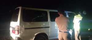 நிறுத்தாமல் சென்ற வான் மீது துப்பாக்கிச் சூடு; சாரதி பலி