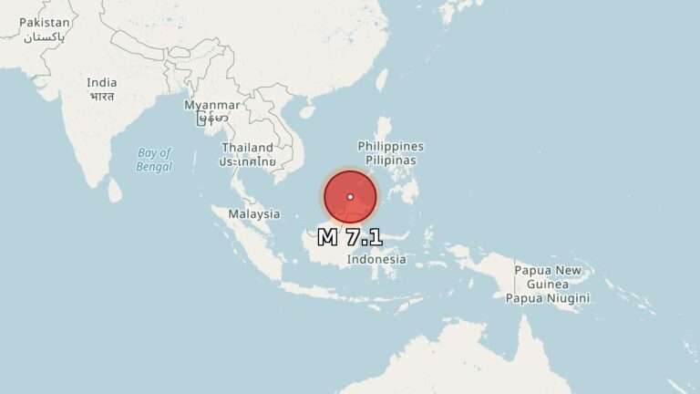 மலேசியாவின் சபா  மாநிலக் கடற்பரப்பில் இன்று திங்கட்கிழமை (23) அதிகாலை சக்திவாய்ந்த நிலநடுக்கம் ஒன்று ஏற்பட்டுள்ளது. இது ரிச்டர் அளவில் 7.1 ஆகப் பதிவாகியுள்ளது.