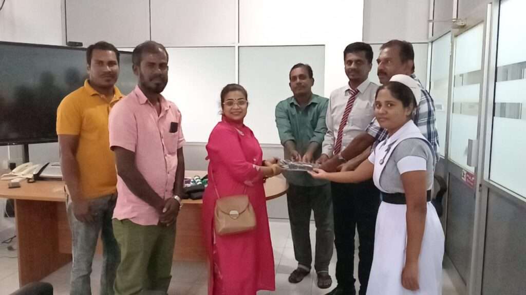 வைத்தியசாலைகளுக்கான மருந்து பொருள்களும் மாணவர்களுக்கான துணிப்பைகளும் கையளிப்பு