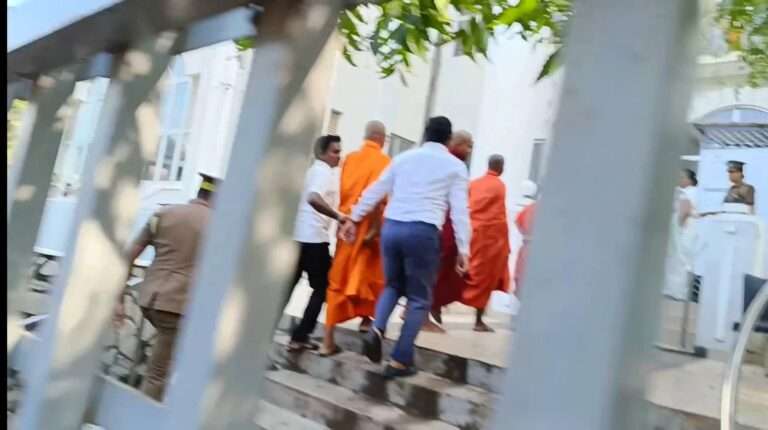 திருமலை கடற்கரையில் புத்தர் சிலை: பிக்குகளுக்கு விளக்க மறியல் நீடிப்பு