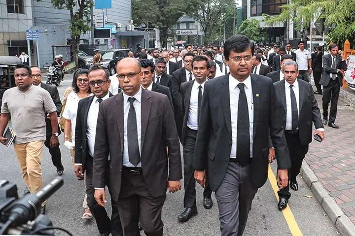 நாடு முழுவதும் சட்டத்தரணிகள் இன்று பணிப் பகிஷ்கரிப்பு