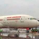 இலண்டனிலிருந்து மும்பாய் வரவிருந்த ஏர்இந்தியா 787 ரக விமானத்தில் எரிபொருள் சுவிட்ச் கோளாறை கண்டறிந்த விமானியால் அனர்ததம் தவிர்க்கப்பட்ட சம்பவம் பெரும் பரபரப்பை ஏற்படுத்தியுள்ளது. இலண்டன் ஹீத்று விமான நிலையத்திலிருந்து திங்கள் இரவு 9.05இற்கு மும்பாய் புறப்படவிருந்த விமானத்தை இயக்குவதற்கு முன்னர் இரு விமானிகளில் ஒருவர் எரிபொருள் சுவிட்சை (ஆளியை) சோதித்தபோது அது RUN நிலையில் நிற்காமல் CUT OFF நிலைக்கு நழுவியுள்ளது. இரண்டு முறை அவ்வாறு நழுவிய சுவிட்ச் மூன்றாவது முறையே சரியாகியுள்ளது. அதன் பின்னர் இரவு 9.40 இற்கு இந்த ஏஐ132 விமானம் மும்பாய் வந்து பாதுகாப்பாகத் தரையிறங்கியுள்ளது. இந்தச் சம்பவத்தையடுத்து முன்னெச்சரிக்கை நடவடிக்கையாக விமானம் தரைநிறுத்தப்பட்டிருப்பதாகத் தெரிவிக்கப்பட்டுள்ளது. கடந்த 2025 ஜூன் 12 ஆம் திகதி அஹமதாபாத்தில் 260 பேர் உயிரிழந்த விபத்துக்குக் காரணம் எரிபொருள் சுவிட்ச் கட் ஓப் நிலைக்குச் சென்றமை என்று கண்டறியப்பட்டதாகக் கூறப்பட்டது. ஏர் இந்தியா 787 விமானத்தின் எரிபொருள் சுவிட்ச் தன்னியக்கமாகச் செயல்படாது என்றும் அதனை கட் ஓப் நிலைக்குக் கொண்டு செல்ல ஒருவர் இயக்க வேண்டும் என்றும் தெரிவிக்கப்பட்டது. அதனால், விமானிகளில் ஒருவர்தான் சுவிட்சின் நிலையை மாற்றியிருக்க வேண்டும் என்றும் ஊகிக்கப்பட்டது. எனினும், இலண்டனில் ஏற்பட்டுள்ள சம்பவத்தில் எரிபொருள் சுவிட்ச் கட் ஓப் நிலைக்குத் தானாக நழுவிச்சென்றதை விமானி அறிந்து விசனத்துடன் முறைப்பாடு செய்துள்ளார். விமானியின் கரிசனையைக் கருத்தில் எடுத்து நடவடிக்கை எடுக்கப்படுவதாக ஏர்இந்தியா நிறுவனத்தின் பேச்சாளர் தெரிவித்திருப்பதாக இந்தியா ருடெ செய்தி தெரிவிக்கின்றது.