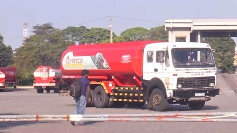 எரிபொருள் கிடைக்காமல் ஏமாற்றம் நிரம்பித் திரும்பிய பௌசர்கள்!