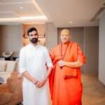 சுவாமி கைலாசநந்த் கிரிஜி மகாராஜ்-ஜீவன் தொண்டமான் சந்திப்பு