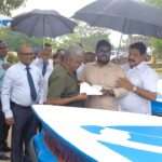 மட்டக்களப்பில் மீனவர்களுக்கு உபகரணங்கள் வழங்கல்