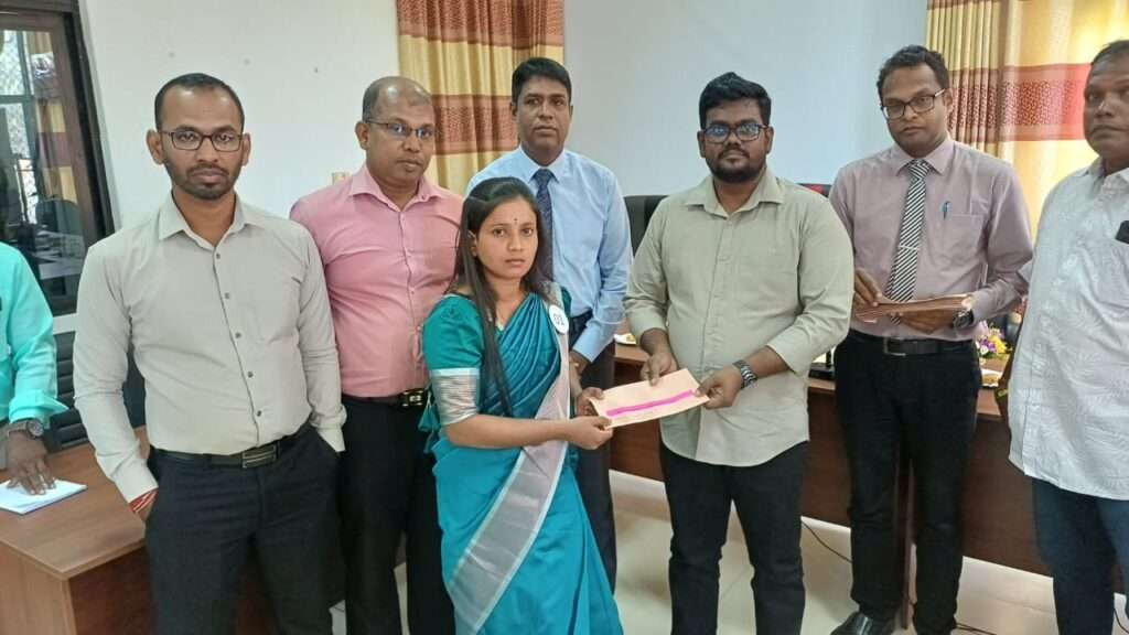 பயனாளிகளுக்கு வீட்டுத்திட்ட காசோலை வழங்கி வைப்பு