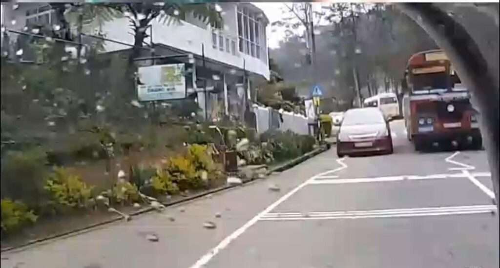 சீதையம்மன் ஆலயத்திற்கு முன்பாக சீறிப்பாயும் வாகனங்கள்!