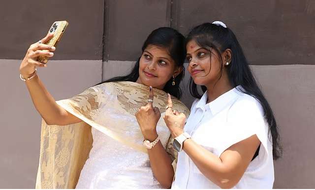 தமிழகத்தில் 84.69% வாக்குப்பதிவு! ஆண்களைவிட பெண்களே அதிகம்!