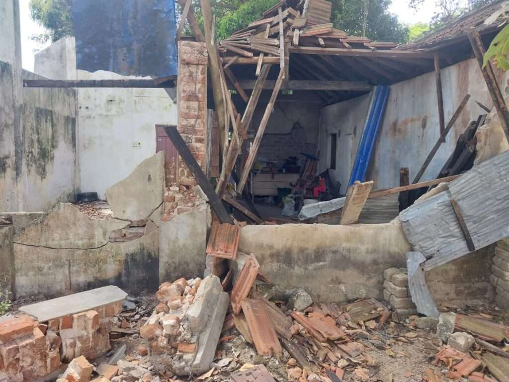 மடத்தடி மீனாட்சி அம்மன் ஆலயத்தில் யானைத் தாக்குதல்