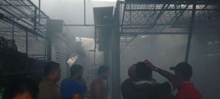 இரத்தினபுரி புளுங்குப்பிட்டி பொதுச் சந்தையில் தீவிபத்து