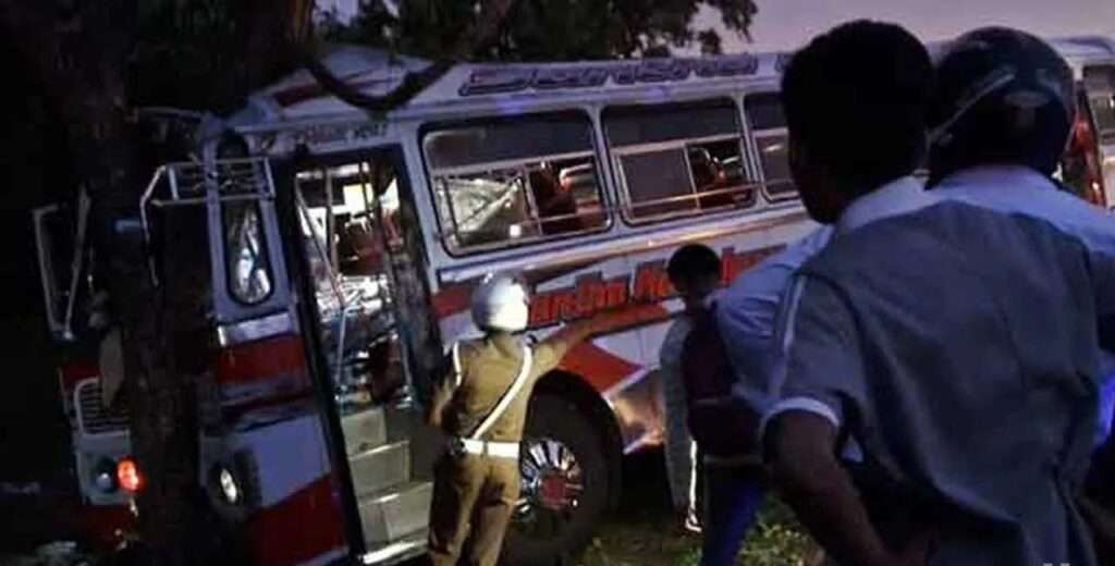 திருமலையில் பஸ் விபத்தில் 22 பயணிகள் காயம்