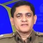 வீட்டில் ஆளில்லை என்பதை திருடர்களுக்கு சொல்லாதீர்!