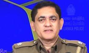 வீட்டில் ஆளில்லை என்பதை திருடர்களுக்கு சொல்லாதீர்!