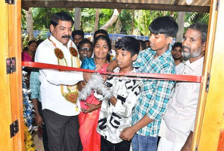மீசாலையில் புதிய வீடு பயனாளியிடம் கையளிப்பு
