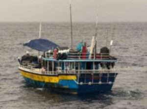 கடற்படையினர் சுற்றிவளைத்த படகில் 400 கோடி ரூபாய் ஹெரோயின்