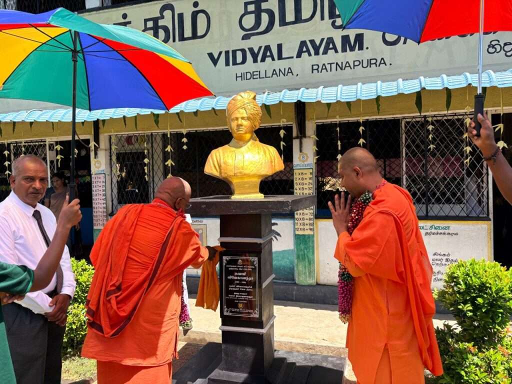 புனித ஜோக்கிம் த.ம.வி இல் சுவாமி விவேகானந்தர் சிலை திறப்பு
