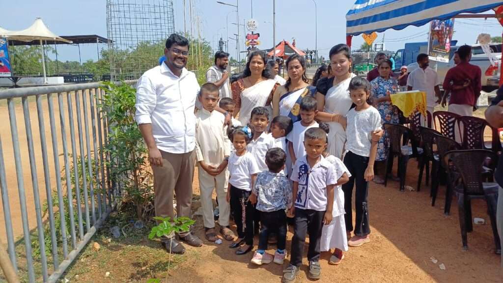 கந்தசாமி பிரபு கலந்து கொண்ட வெசாக் தன்சல நிகழ்ச்சி