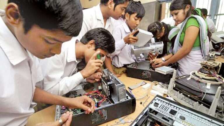 உயர் தரத்தில் தொழிற்கல்விப் பிரிவில் கற்பதற்கு விண்ணப்பம் கோரல்