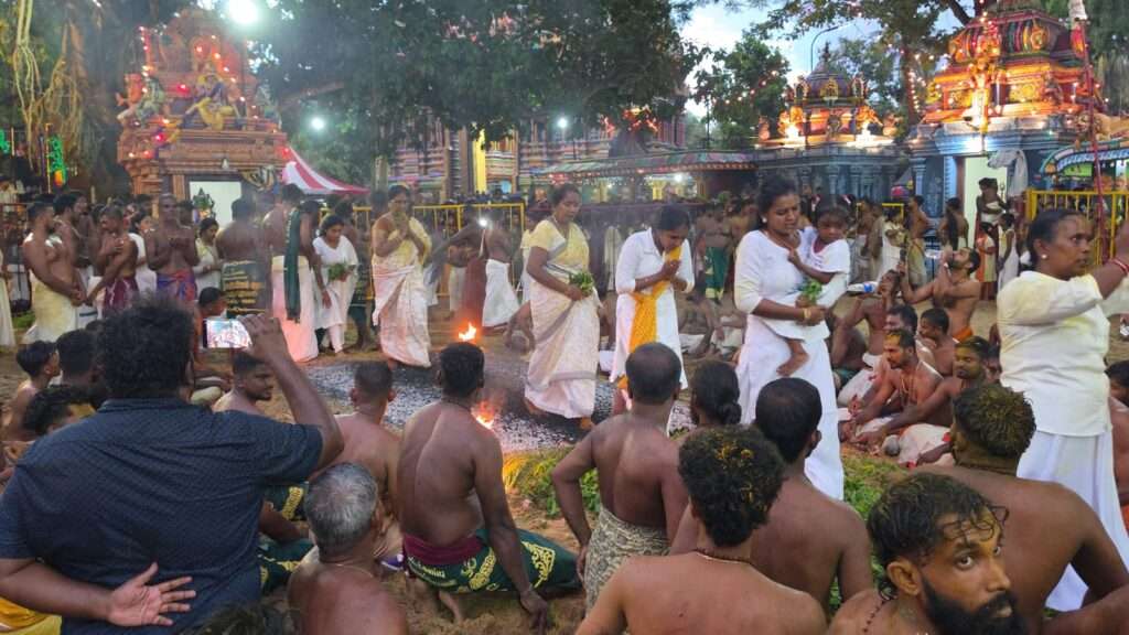 புன்னைச்சொலை பத்திரகாளி அம்மன் ஆலய தீமிதிப்பு வைபவம்