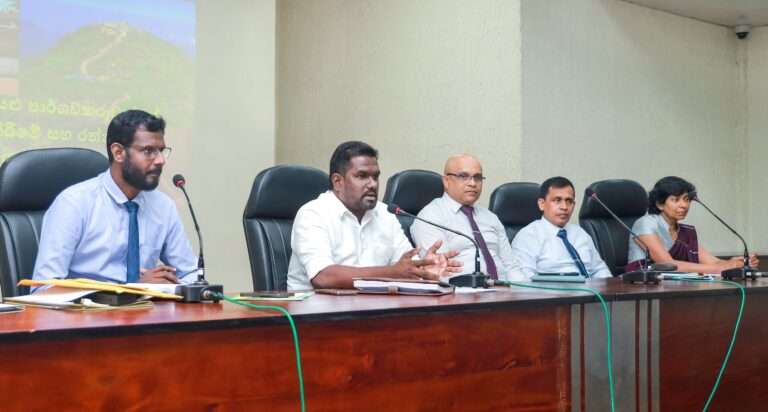 சிறு தேயிலைத் தோட்டங்களின் பிரச்சினைக்குத் தீர்வு