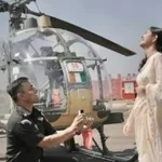 ஹெலிகாப்டர் பின்னணியில் திருமண விருப்பம் தெரிவித்த ராணுவ அதிகாரி
