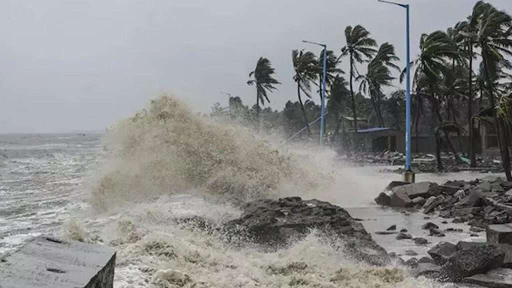 பலத்த காற்று, கடல் கொந்தளிப்பு குறித்து எச்சரிக்கை!