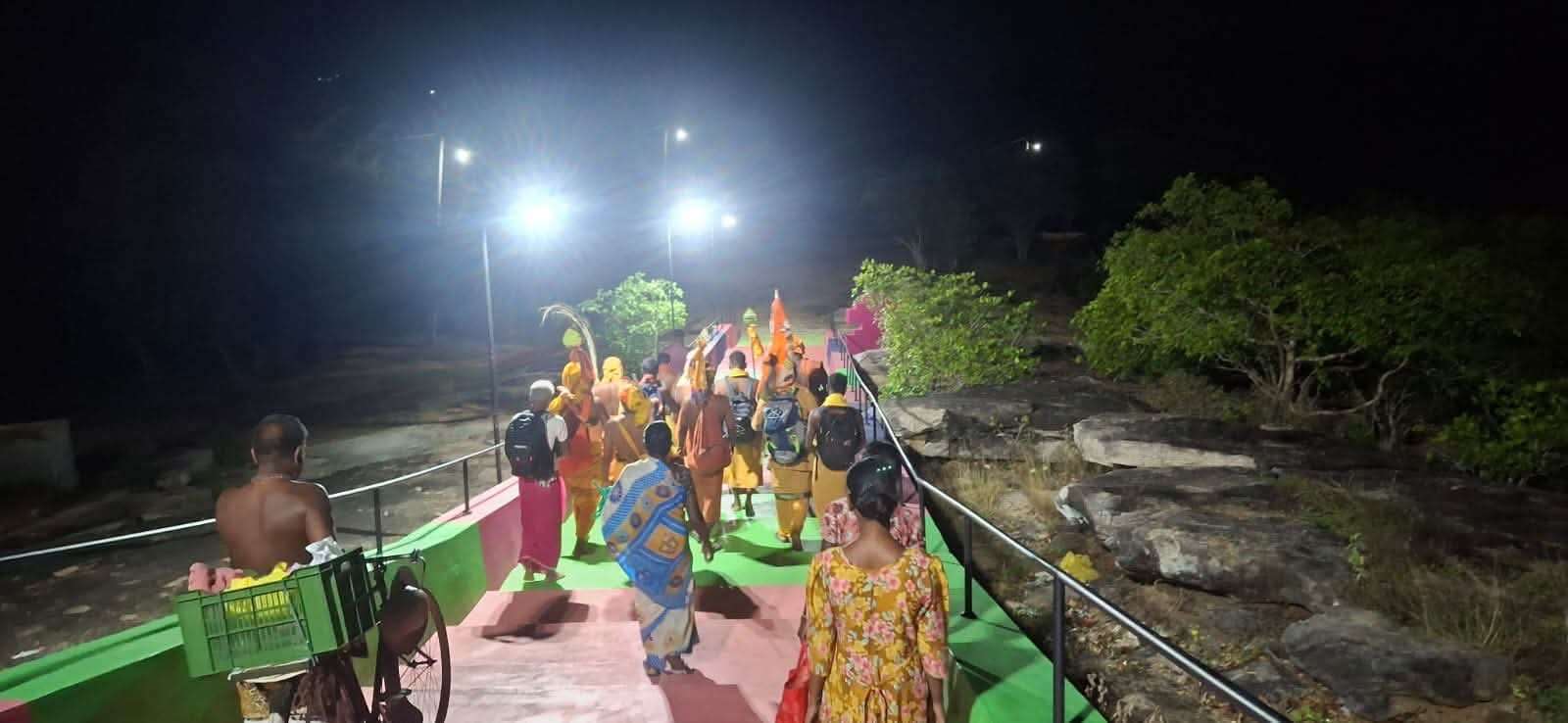 கதிர்காமம் ஆயிரம் வேல் பாதயாத்திரை ஆரம்பித்தது.