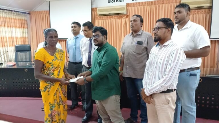 மட்டக்களப்பில் வீடுகளைப் புனரமைக்க நிதியுதவி வழங்கல்