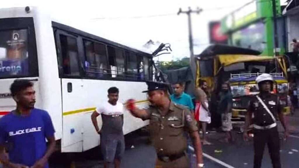 இன்று இடம்பெற்ற அத்துருகிரியா கோவின்னை விபத்தில் 20 பேர் காயம்