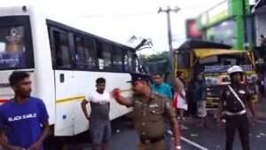 இன்று இடம்பெற்ற அத்துருகிரியா கோவின்னை விபத்தில் 20 பேர் காயம்