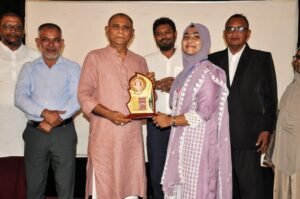 மின்மினி மின்ஹாவுக்கு சிறந்த ஊடகவியலாளர் விருது