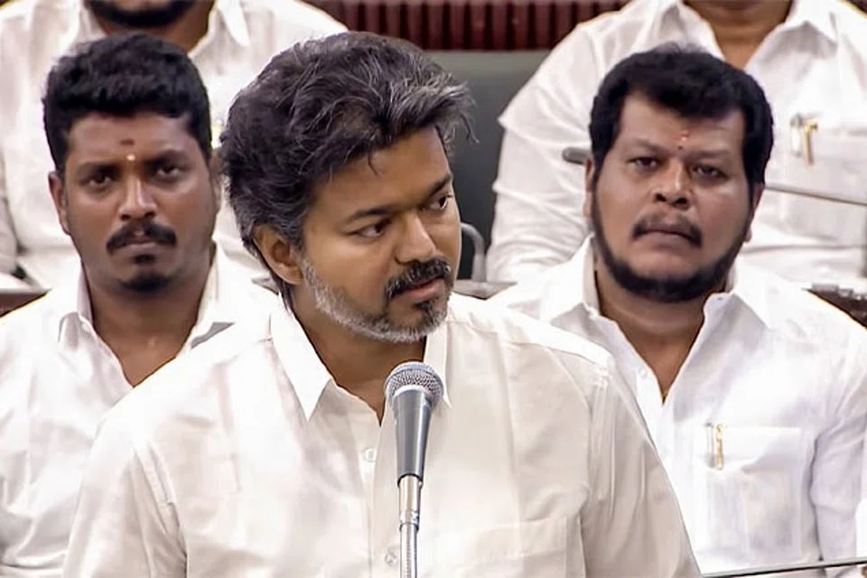 காவிரி உரிமையை ஒருபோதும் விட்டுத்தர முடியாது என்று விஜய் கூறியுள்ளார்.