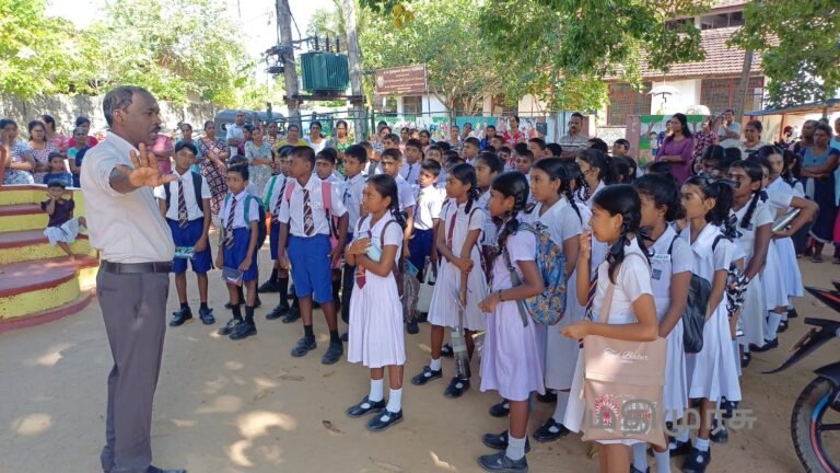 இன்று மட்டக்களப்புவில் அமைதியான முறையில் பரீட்சை நடைபெற்றது
