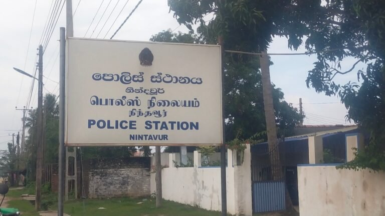 மோட்டார் சைக்கிள் சக்கரத்தில் ஆடை சிக்கி பல்கலைக்கழக மாணவி பலி!
