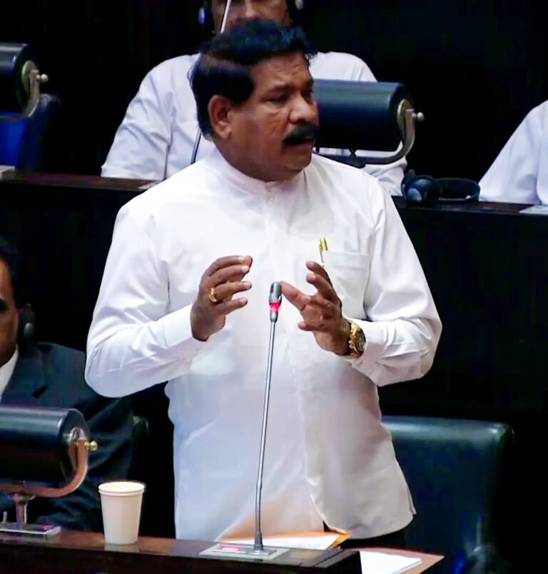 சிறிய படகுகளுக்கும் அனுமதிச் சீட்டு நடைமுறை - அமைச்சர் ராமலிங்கம்