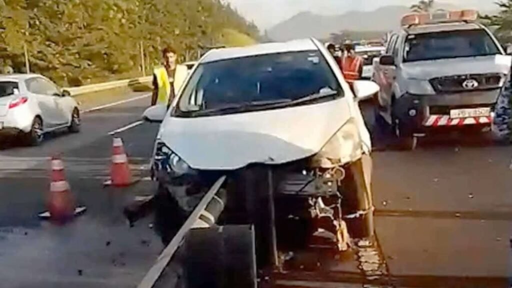 தெற்கு அதிவேக நெடுஞ்சாலையில் கார் விபத்து