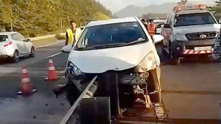 தெற்கு அதிவேக நெடுஞ்சாலையில் கார் விபத்து