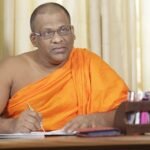 சிறையில் காவி உடையைக் களைந்த ஞானசார தேரர்