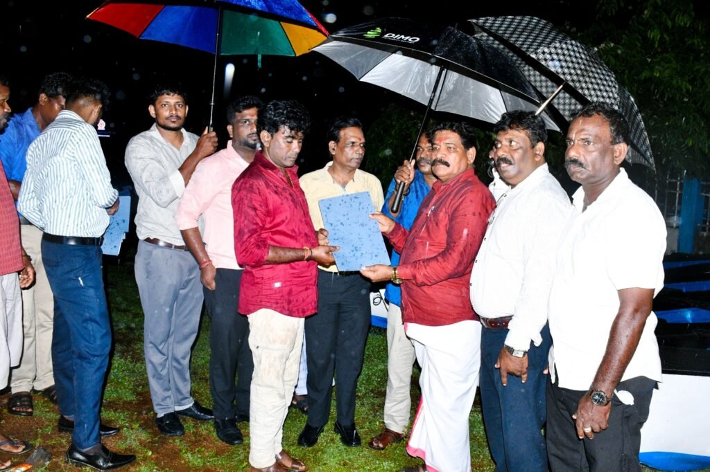 கிளிநொச்சியில் 19 மீனவர்களுக்கு மானிய அடிப்படையில் படகுகள்!