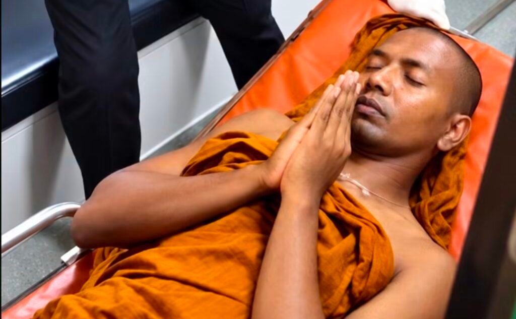 தேரர் தாக்கப்படவில்லை; நிலத்தில் சறுக்கி வீழ்ந்தார்- பொலிஸ்