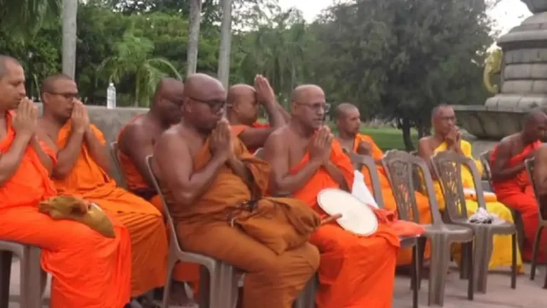 தேரர்களின் போராட்டம் நான்காவது நாளாகவும் தொடர்கிறது