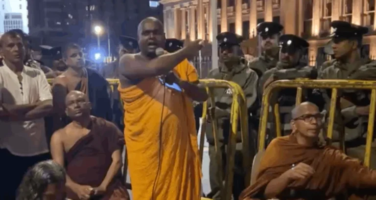 முடிவின்றித் தொடரும் மகா சங்கத்தினரின் போராட்டம்